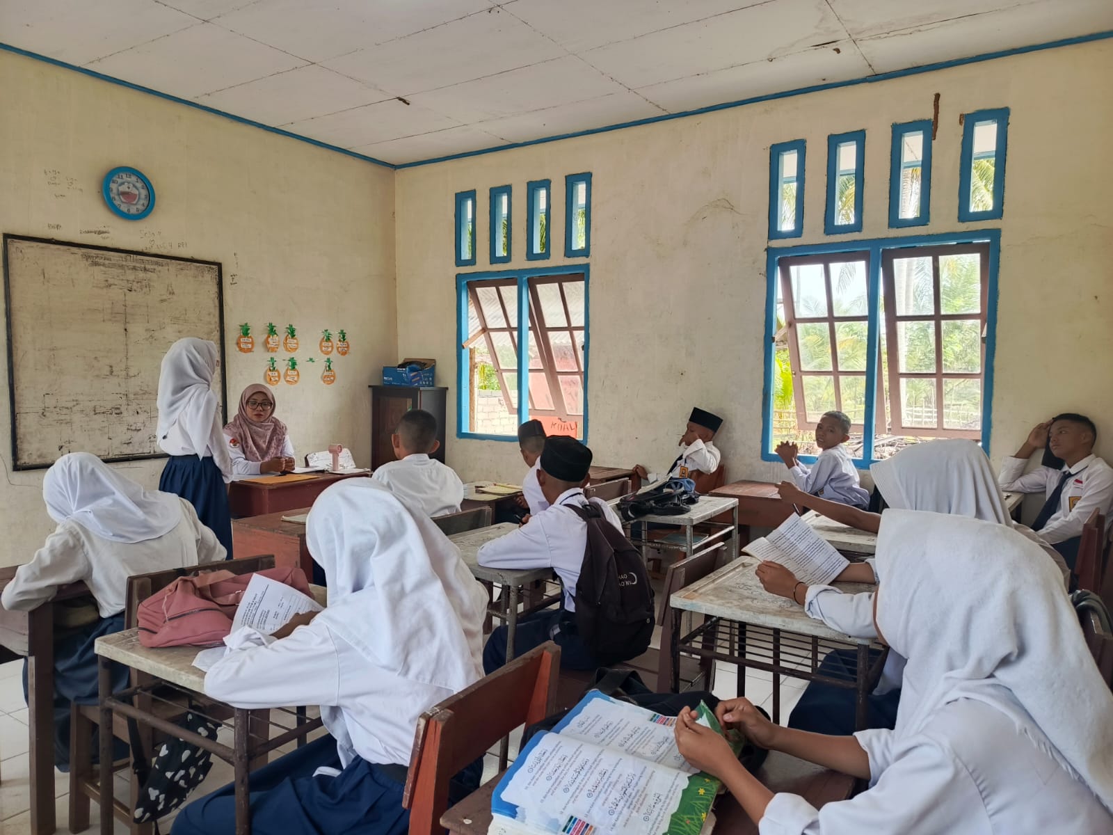 Rawat Karakter Remaja Pesisir, Penyuluh KUA Bunguran Utara Ubah Gedung Sementara Jadi Ruang Cinta Al-Qur'an